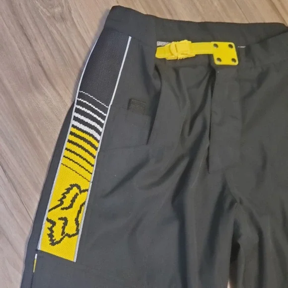 Fox Racing MTB Riding Shorts Sz 32 Ranger Style Ratcheting Waist Cargo Pockets - Picture 6 of 16